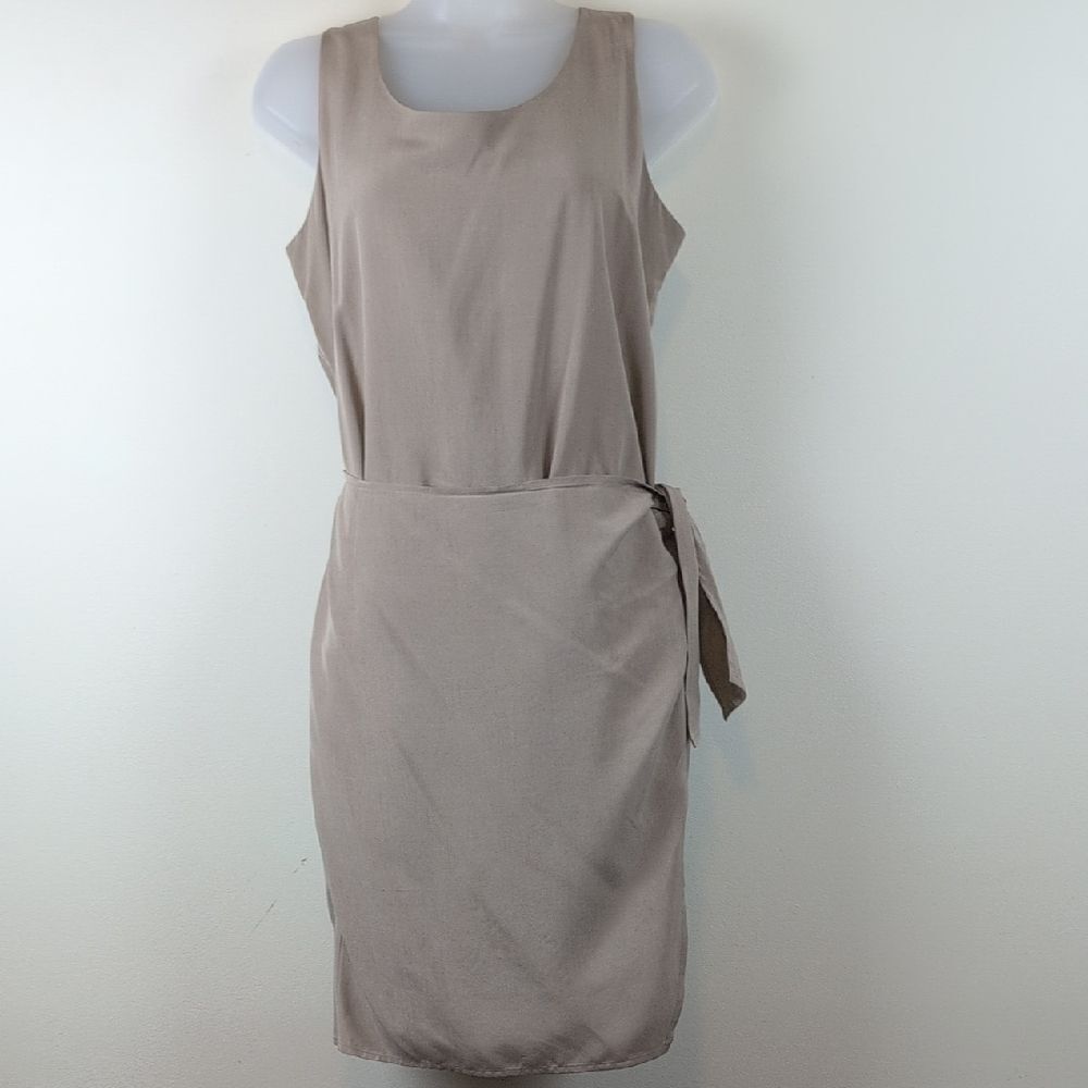 Elegant Banana Republic Sleeveless Tan Silk Wrap Dress Size 8 Classic Workwear